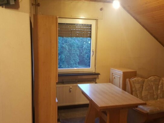 3 Zimmer DG Wohnung mit Balkon in ruhiger Lage