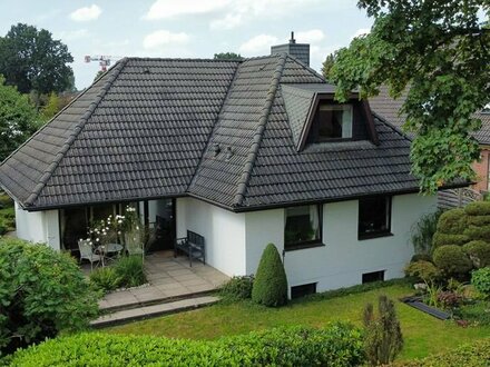 Walmdach - Einfamilienhaus mit japanischem Garten an der Hamburger Stadtgrenze