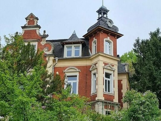 malerische Villa in bester Lage mit Elbtalblick in Niederlößnitz