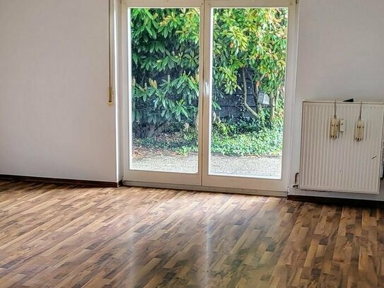 Großzügige zwei Zimmer Wohnung mit Terrasse frisch renoviert