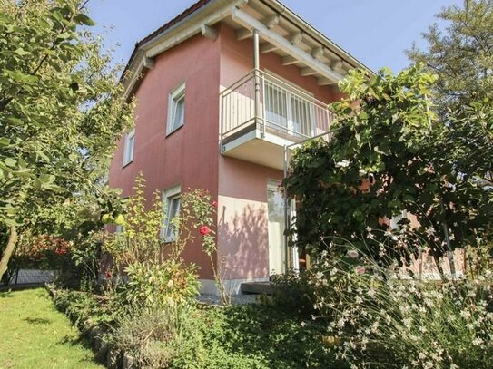 Ein Haus - 2 Wohnungen: Wohnen mit Garten, Sauna und Doppelgarage in Furth