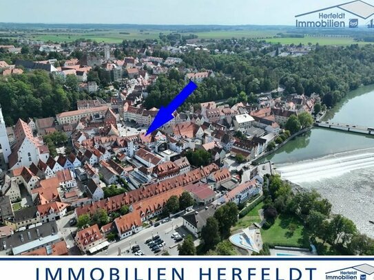 Gewerbeflächen in repräsentativen Altstadthaus mit Ausbaupotenzial direkt am historischen Hauptplatz