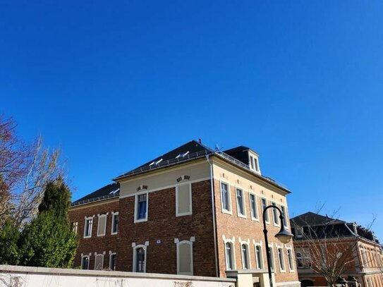 Erstbezug 5-Raum-Wohnung mit Balkon - Modernes Wohnen mit historischem Background