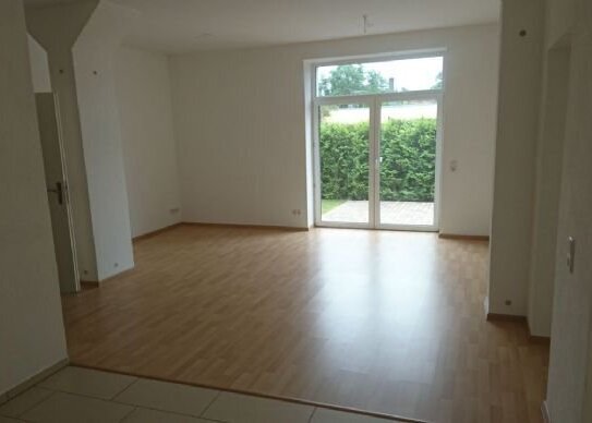 Luxuriöse, helle moderne 4-Raum-Wohnung mit Garten, Terrasse und Garagenstellplatz - Nachmieter gesucht