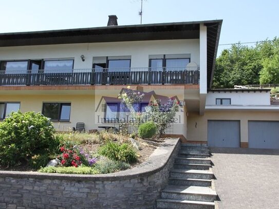 Haus mit Einliegerwohnung und herrlicher Aussicht ins Grüne; sofort bezugsfertig