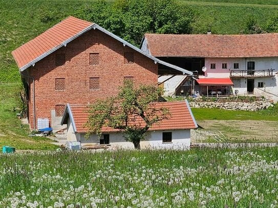 Zauberhafte Alleinlage! Hofstelle idyllisch gelegen bei Kastl /Landkreis Altötting