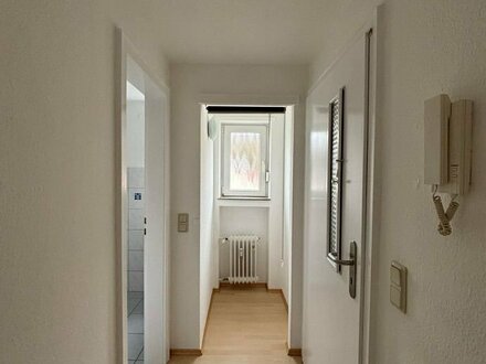 renovierte 3-Zimmer Wohnung in verkehrsberuhigter Seitenstraße zu vermieten!