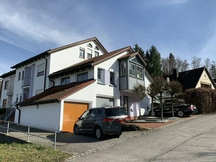 KNIPFER IMMOBILIEN - Traumhaft schöne Lage - DHH mit Bürogebäude und Außen-Whirlpool