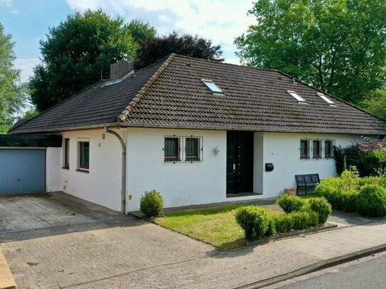 Einfamilienhaus mit Garage verbindet den Charme der 70er und die Moderne!