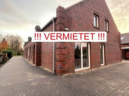 !!! VERMIETET !!! *** Exklusives u. barrierefreies Neubau EG-Reihenhaus vorne u. mittig - im gehobenen Stil - nach KfW4…