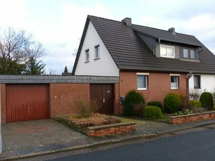 Solide Doppelhaushälfte mit Garage in bester Wohnlage in Sarstedt zu verkaufen!