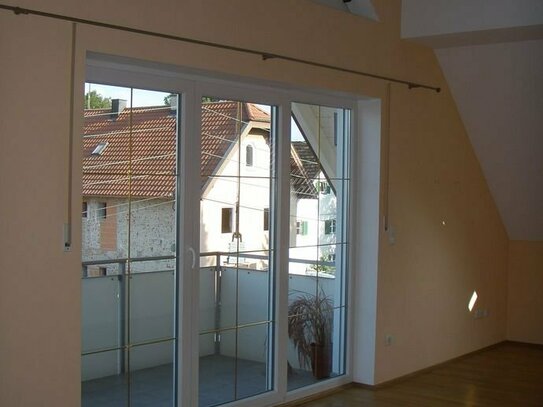 2-Zimmer-Dachgeschoss-Wohnung in München-West - AUBING - mit kleiner Galerie, EBK, Balkon