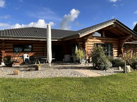 Kanadisches Naturstamm-Blockhaus in Stadtrandlage von Wismar