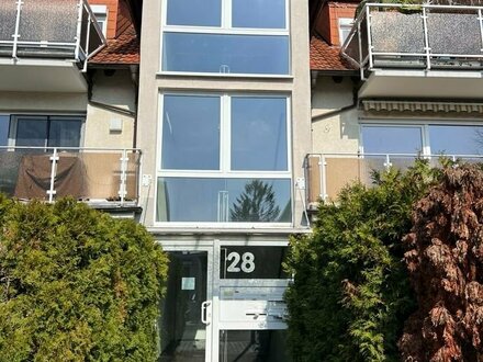 Perfekte Lage, perfektes Zuhause: Charmante 2 ZKB Souterrain Wohnung mit Aussenstellplatz!