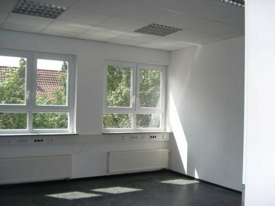 Schorndorf: Einzelbüros in Büroetage (OG) zu vermieten