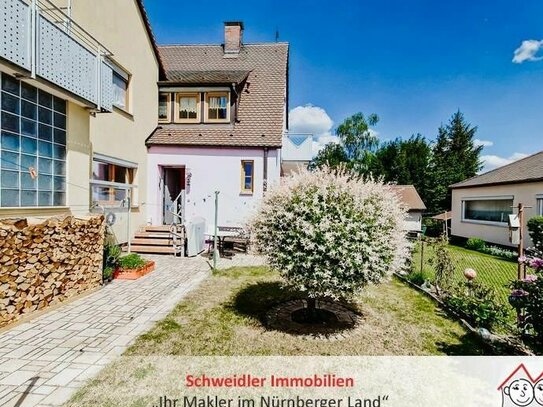 Schicke "Raumwunder-Doppelhaushälfte", Doppelgarage, Nebengebäude & Garten in Stein-Unterweihersbuch