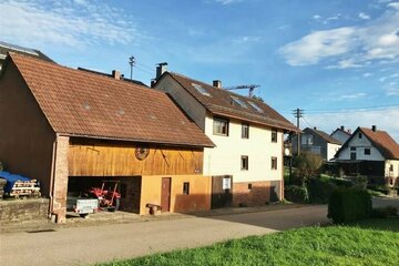 Älteres Bauernhaus mit Stall, Scheune und Bauplatz