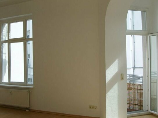 * in begehrtester Lage * helle + stilvolle 1-Zimmer-Wohnung * Lift * Balkon *