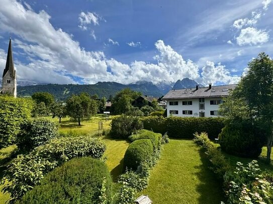 1 Zimmer Wohnungsschmuckstück ruhig + zentral + voll möbliert mit fantastischem Bergblick, zzgl. 2 TG-Stellplätze