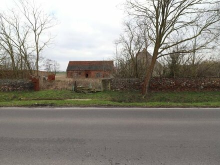 Bauernhaus mit Scheune und grosser Nutzfläche wartet auf Handwerker/Profis zur Vollendung!