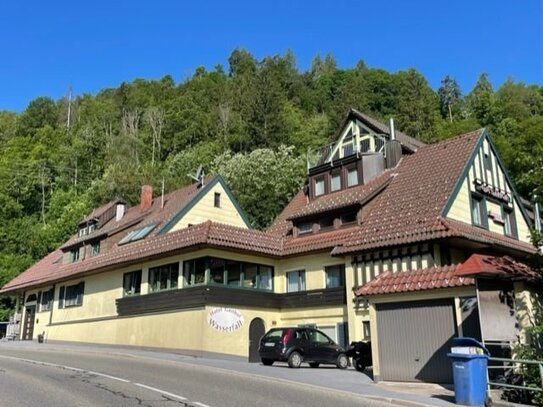 Imposantes und top gepflegtes Anwesen (Hotel mit Gästehaus und 40 Fremdenzimmern) in halbhöhenlage von Oberndorf