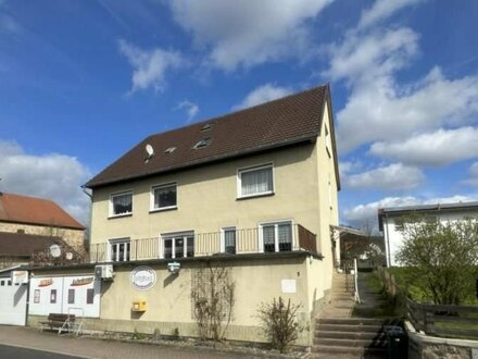 ***Mehrgenerationenhaus in idyllischer Umgebung*** Zweifamilienwohnhaus mit Ladengeschäft in Knüllwald-Niederbeisheim