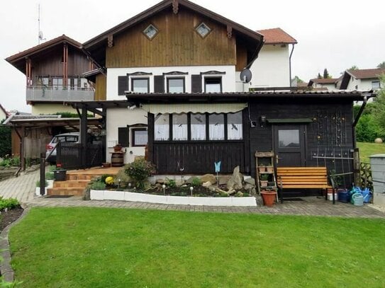 Einfamilienhaus im Landhausstil in ruhiger und sonniger Stadtrandlage mit Weitblick in Viechtach