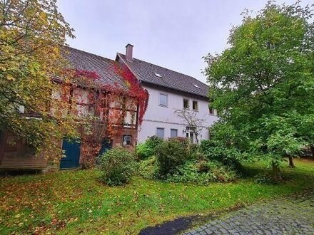 /// Großzügiges 2- Familienwohnhaus, ideal für Pferde- oder Kleintierhaltung ///