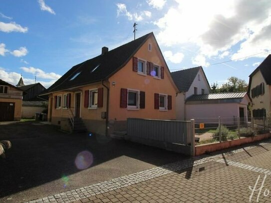 Viel Haus fürs Geld ... und dann noch mitten drin - teilmodernisiertes EFH im Ortskern von Grißheim!