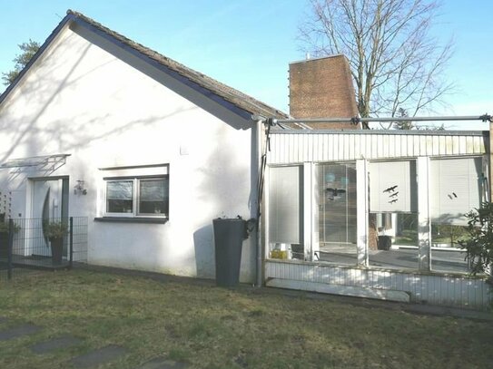 Gemütliches Wohnen mit Einliegerwohnung und Kamin: Ihr Traumhaus in idyllischer Umgebung