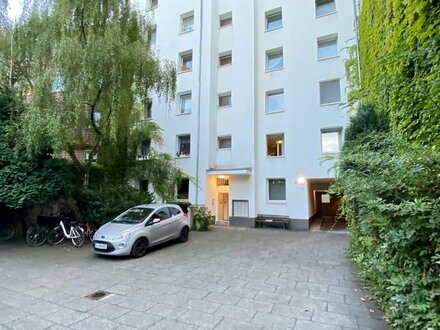 Herrlich restaurierte Wohnung mit Balkon in der 1. Etage