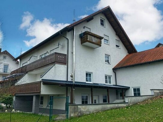 Vermietete Dachgeschoss-Wohnung mit Balkon in Dingolfing