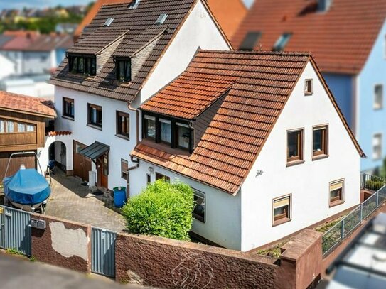 Charmantes Mehrfamilienhaus in Würzburg-Versbach: Attraktive Kapitalanlage und Eigenheim