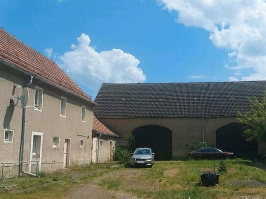 Großzügiges Bauernhaus mit Nebengebäuden u. Grünland zu verkaufen
