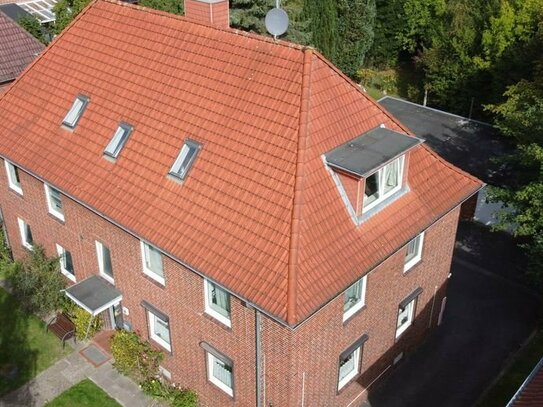 Mehrfamilienhaus mit sechs Wohneinheiten und potentiellem Baugrundstück für ein Doppelhaus