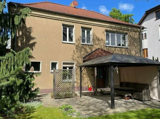 Kleines Wohn- und Geschäftshaus nahe S-Bahnhof Berlin-Mahlsdorf zu verkaufen