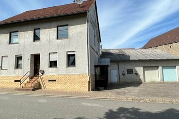 Einfamilienhaus mit viel Platz, Nebengebäude und Doppelgarage in Seesbach zu verkaufen