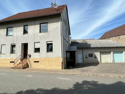 Einfamilienhaus mit viel Platz, Nebengebäude und Doppelgarage in Seesbach zu verkaufen