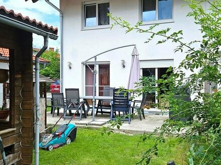 DHH in ruhiger, bevorzugter Wohnlage mit echter Einliegerwohnung/Büro!