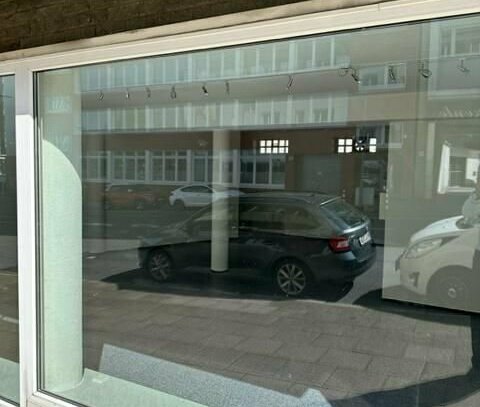Bürofläche in der Essener Innenstadt, 80m², Schaufenster