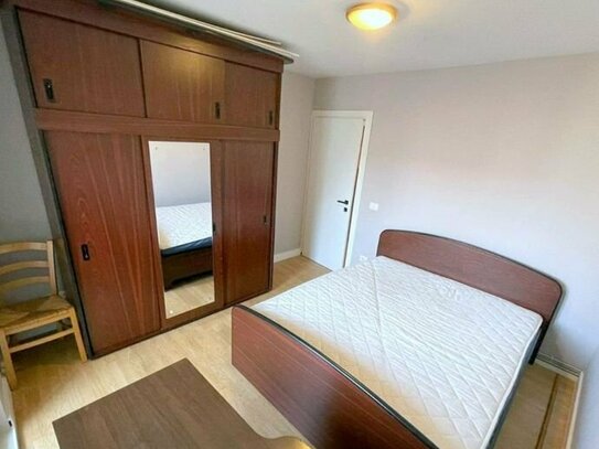 Exklusive, sanierte 2-Zimmer-Wohnung mit Balkon und Einbauküche