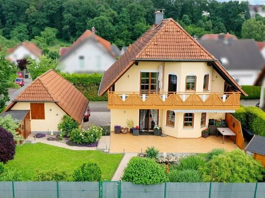 Idyllisches Einfamilienhaus mit Einliegerwohnung in Feldrandlage