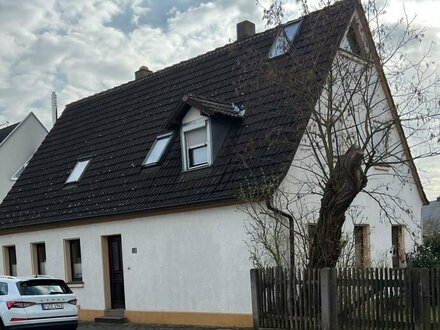 Einfamilienhaus im Ortskern von Stadeln, teilrenoviert