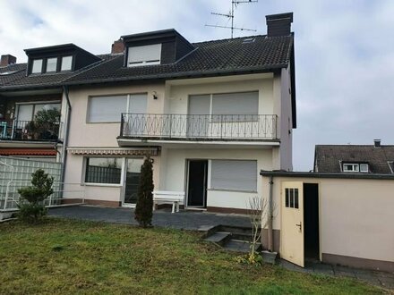 ***TOP-LAGE: 3-Familien-Haus mit Garage und wunderschönem Garten in Porz-Zündorf***