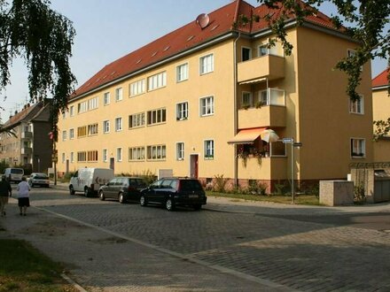 Wohnen im Grünen: Charmante 2-Raum Wohnung in ruhiger Curiesiedlung!