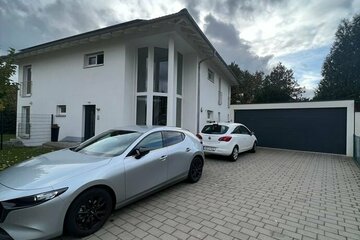 Neuwertiges Zweifamilienhaus in Schwarzenbruck