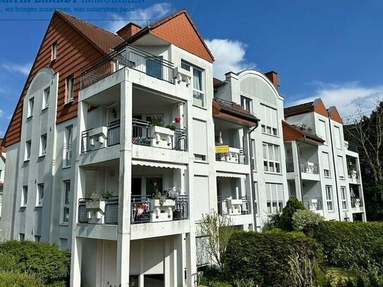 Attraktive 2 Zimmer Wohnung mit offenem Kamin, EBK, Balkon & Garage in ruhiger Wohnlage von Idstein
