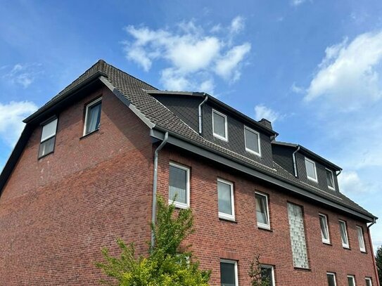 Schöne und Helle Dachgeschoss Wohnung in Schwiederstorf zu vermieten