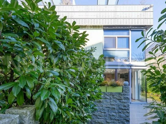 ENGEL & VÖLKERS - Doppelhaushälfte im Bauhausstil – in ruhiger Lage mit Blick ins Grüne (Biotop)