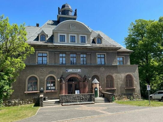 Viel Platz (109 m²) im Erdgeschoss des ehemaligen Rathauses Ebersdorf